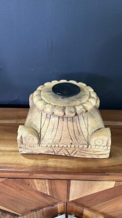 Pyramid style candle stand bleach 27x27x16cm