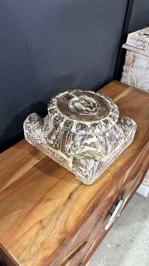 Pyramid style candle stand 27x24x16cm - Image 2