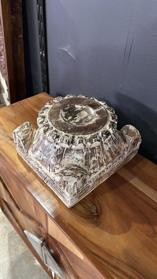 Pyramid style candle stand 27x24x16cm - Image 4