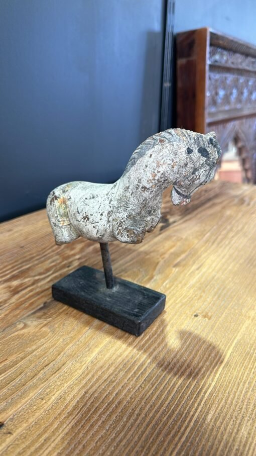 Rustic white horse 5x16x18