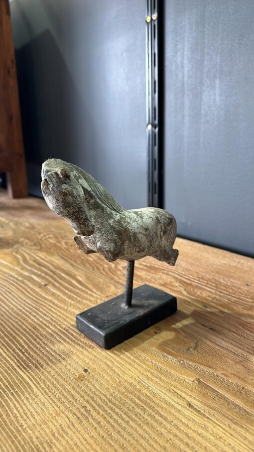 Rustic white horse 5x16x18 - Image 2