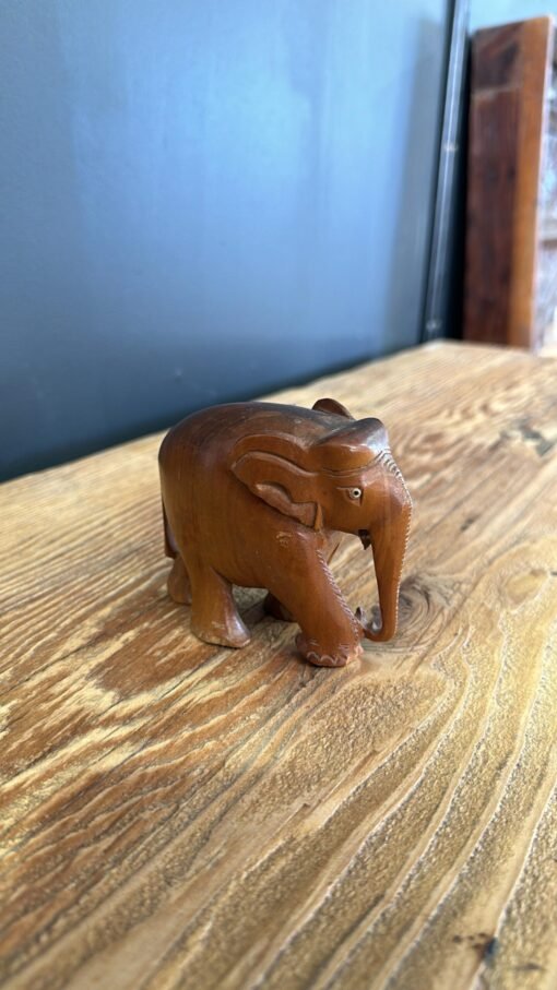 Carved elephant 5x10x9cm