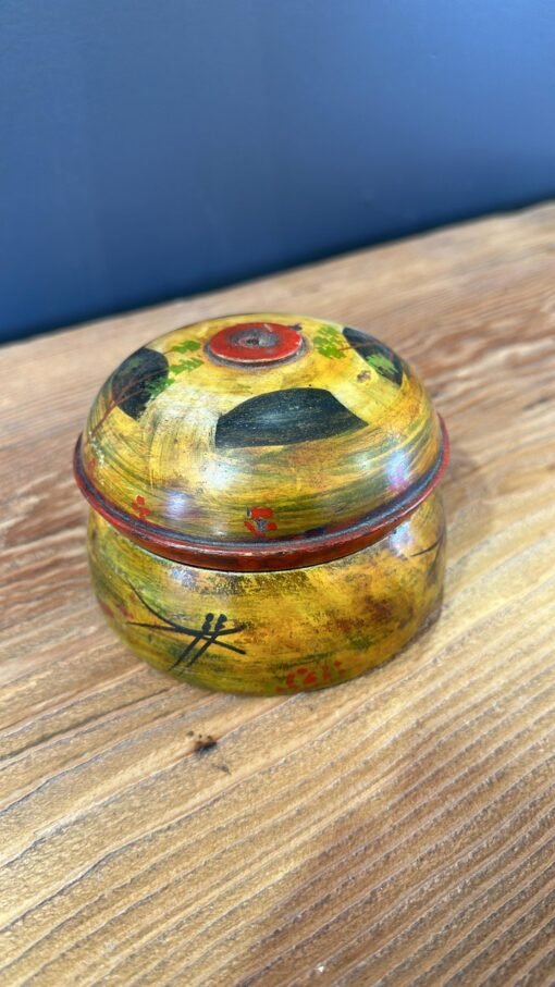 Yellow antique handpainted box 12dx8cm - Image 2