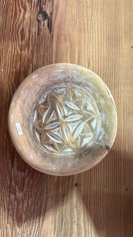 Small wooden carved plate d22 5cm