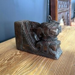Carved Wall bracket 8x13.5x20cm