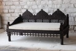 WOODEN DAY BED WITH CUSION 200x100x90cm
