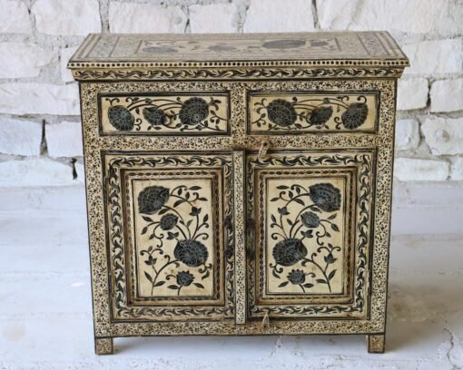 WOODEN 2 DOOR AND 2 DRAWER SIDEBOARD 90x40x90cm